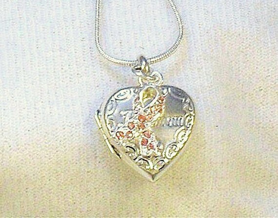mom heart locket necklace