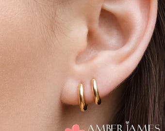 Pendientes de aro Huggie sencillos • aro dorado • pendientes chapados en oro de 18 quilates • pendientes de aro • pendientes huggie plateados, pendientes de aro plateados, plata