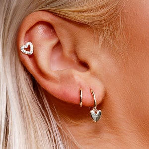 Minimalist Heart Huggie Hoops • small hoop earrings • tiny hoop earrings • dainty hoops • silver hoops • huggie hoop earrings • Helix