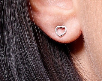 Boucles d'oreilles Tiny Heart Stud, Boucles d'oreilles Dainty Heart, Tiny Silver Studs, Small Stud Studs, Stocking Stuffer, Gift For Her, Women, Mom, Friend