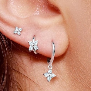 Minimalist Flower Huggie Hoops • small hoop earrings • tiny hoop earrings • dainty hoops • silver hoops • huggie hoop earrings