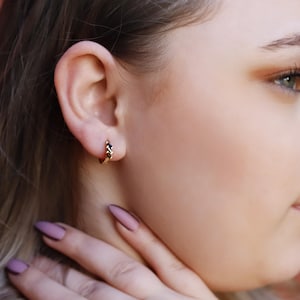 POPPY - Minimalistische Huggie Hoops • kleine oorringen • open oorringen • sierlijke oorringen • zilveren oorringen
