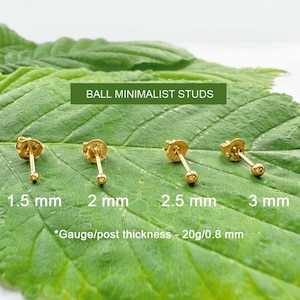 Orecchini a perno piccoli, minuscoli orecchini a perno in oro, orecchini a perno placcati in oro 18 carati, 1,5 mm, 2 mm, 3 mm, orecchini a perno a sfera, piccoli orecchini a perno in oro, orecchini delicati, regalo per lei immagine 2