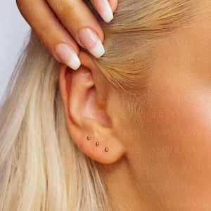 Orecchini a perno piccoli, minuscoli orecchini a perno in oro, orecchini a perno placcati in oro 18 carati, 1,5 mm, 2 mm, 3 mm, orecchini a perno a sfera, piccoli orecchini a perno in oro, orecchini delicati, regalo per lei immagine 5