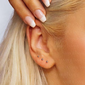 Orecchini a perno piccoli, minuscoli orecchini a perno in oro, orecchini a perno placcati in oro 18 carati, 1,5 mm, 2 mm, 3 mm, orecchini a perno a sfera, piccoli orecchini a perno in oro, orecchini delicati, regalo per lei immagine 8