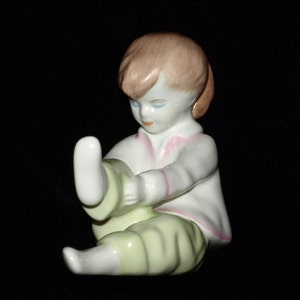 Original Vintage Hungarian Aquincum Porcelain Girl Figure 9x11cm