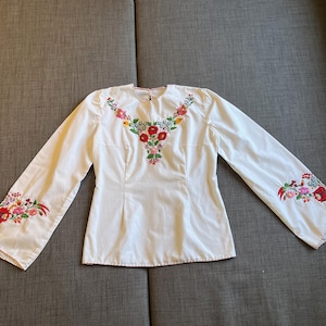 Hungarian Kalocsa Floral Embroidered Women’s Blouse EU 38 / UK 10, 100% Cotton