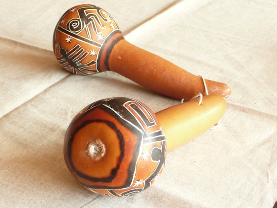 Carved Gourd Maracas - Daiseye