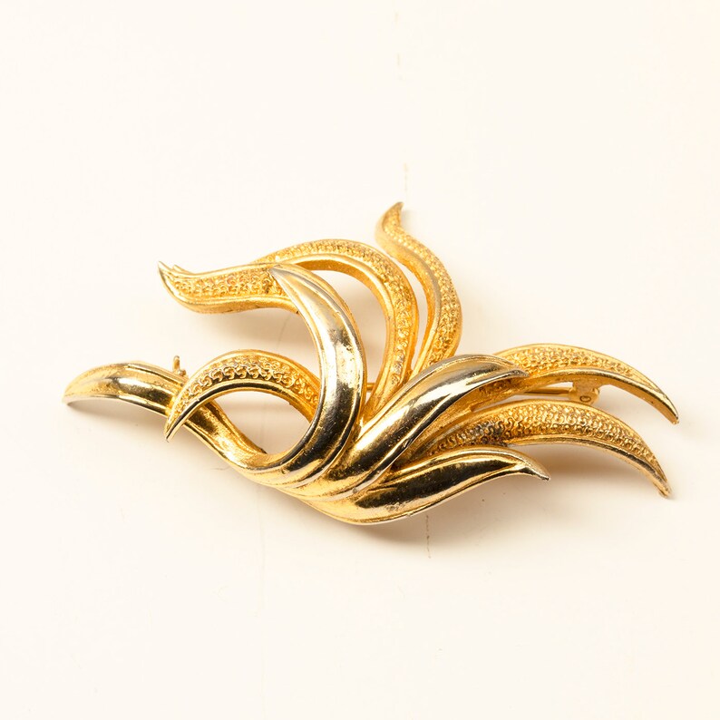 Vintage modernista brooch,mid-century modern Gold coloured BROOCH
