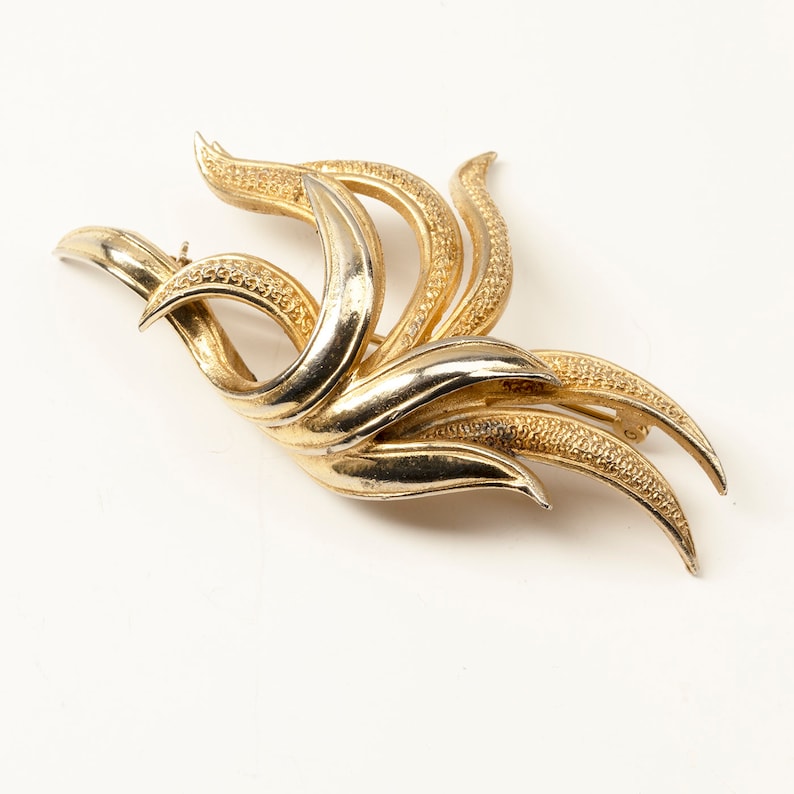 Vintage modernista brooch,mid-century modern Gold coloured BROOCH