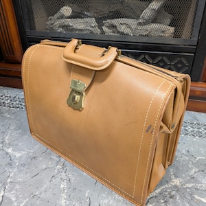 Vintage Beige Leather Briefcase Sturdex Leather craft Brown Legal Doctor Attache Case Suitcase Luggage Retro Business Travel Bag Display