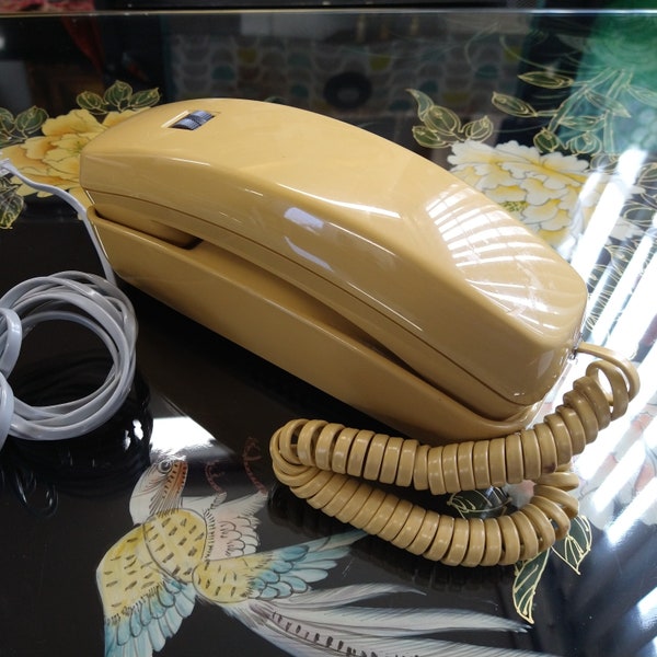 Vintage téléphone récolte or moutarde jaune ITT Trendline tactile bouton poussoir rétro téléphone table dur terre ligne rétro photo prop décor