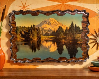 Escena de montaña vintage con decoupage sobre madera / Arte mural escénico con revestimiento de epoxi / Decoración rústica estilo casa de la abuela con un pescador