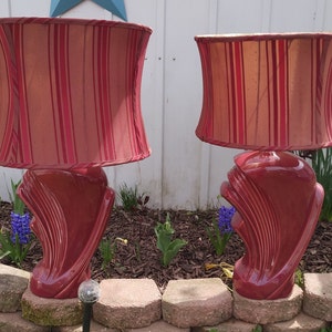 Lrg Vintage Lamp Cranberry Retro MCM 80&#39;s 90&#39;s Revival Art Deco Lamp Table Lamp Scalloped Shell Mid Century Modern Accent Hollywood Regency