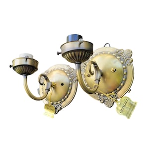 Vintage Brass Sconce Wall Light Quoizel Lamp Brass Holder Light Fixture Sconce Victorian Art Deco Sconce MCM Farmhouse Cottage Decor