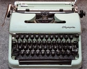 FREE SHIPPING 1951 Olympia SM3 Portable Typewriter Good Working Condition
