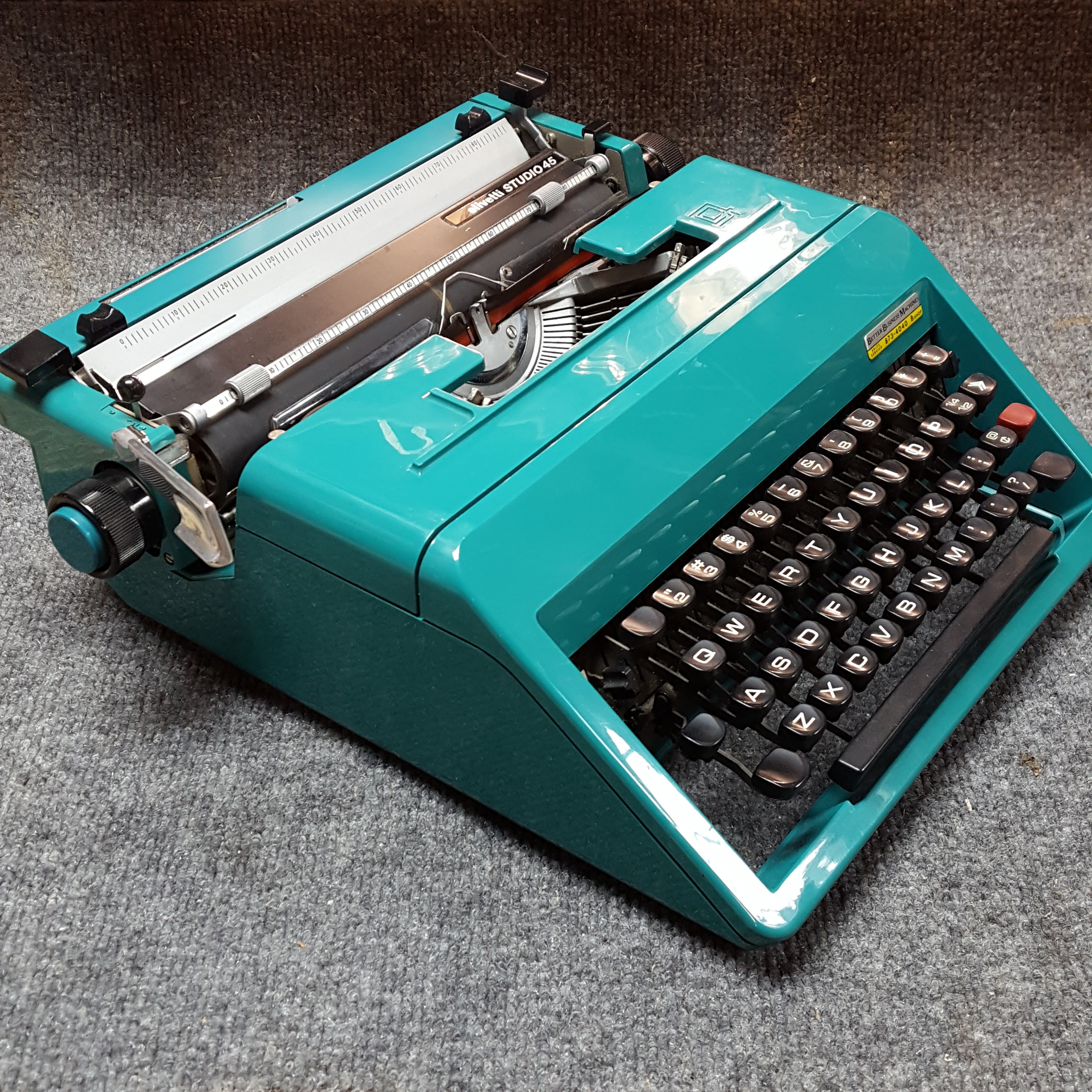 1969 Olivetti Studio 45 Portable Typewriter: Turquoise Teal