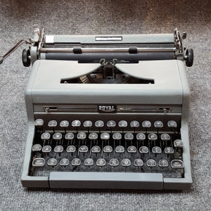 FREE SHIPPING 1950 Royal Quiet Deluxe Portable Typewriter Good Working Condition image 1