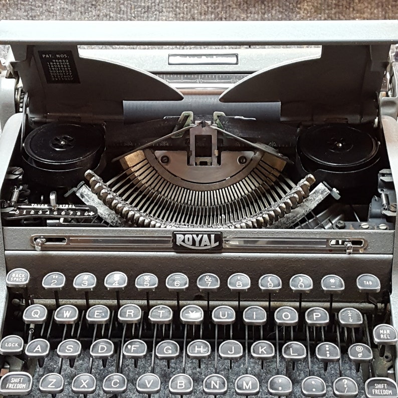 FREE SHIPPING 1950 Royal Quiet Deluxe Portable Typewriter Good Working Condition image 5