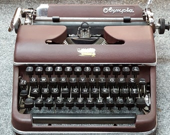 FREE SHIPPING 1952 Olympia SM2 Portable Typewriter Good Working Condition