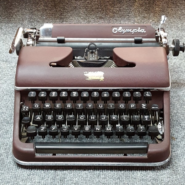 FREE SHIPPING 1952 Olympia SM2 Portable Typewriter Good Working Condition