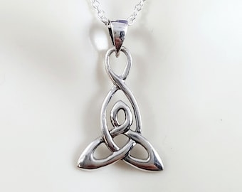 Mother and Child pendant. Sterling silver Celtic necklace. Mother Daughter necklace. New mother. Baby shower gift
