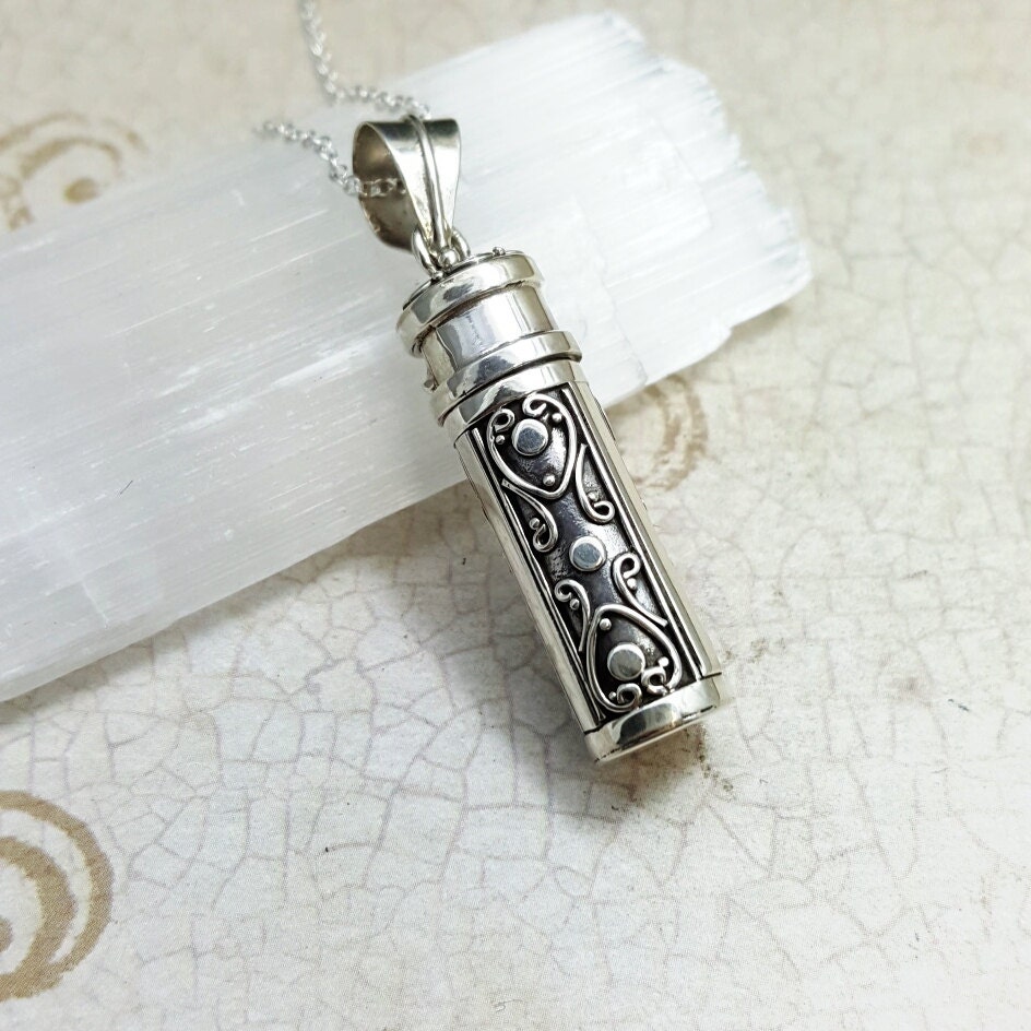 Snuff bottle necklace, Bottle necklace, stash necklace, spoon, perfume  (Perf36)