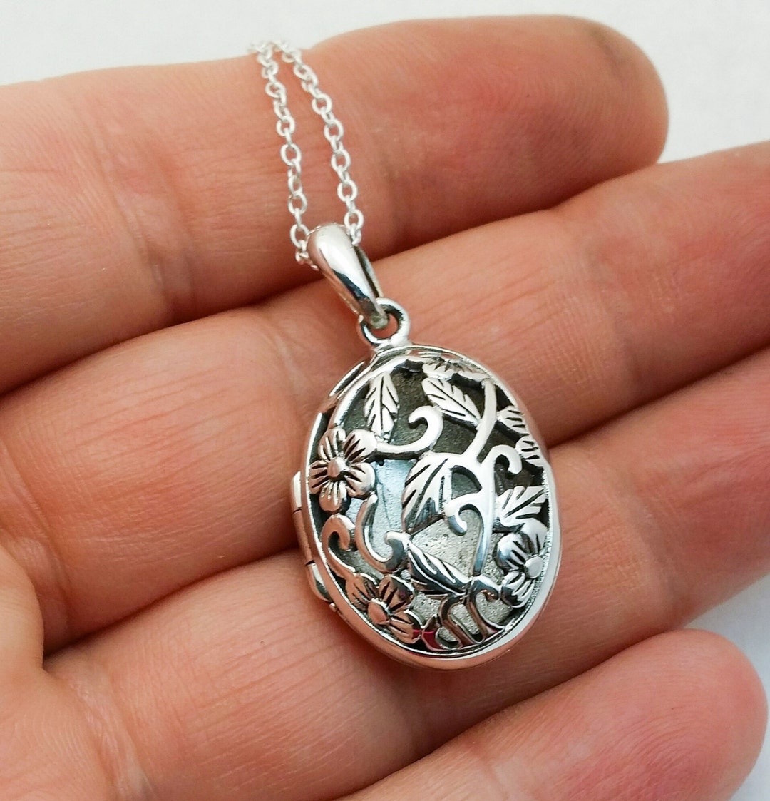 Sterling Silver Keepsake Locket. Oval Engraved Filigree Locket. Photo ...