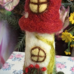 Handmade, needle felted, fairy house, toadstool. imagem 7