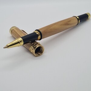 Olivfarbener Kugelschreiber aus Holz. mit Davidstern (Code 24J)