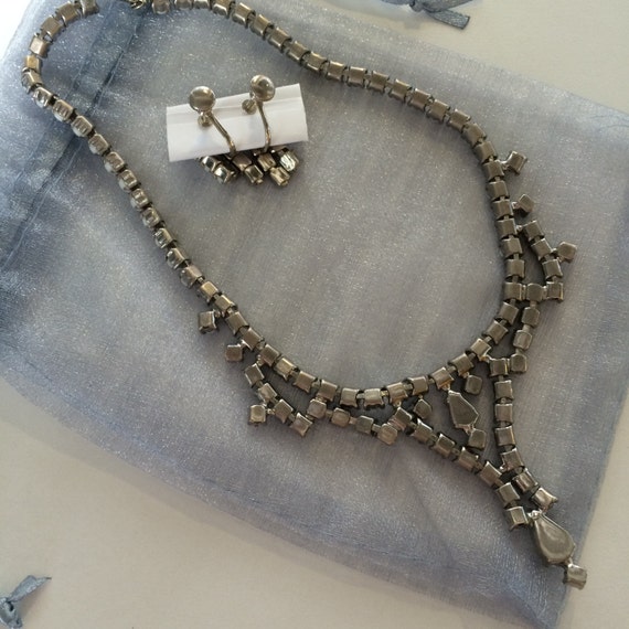 Vintage Rhinestone Milk Glass Necklace Choker and… - image 2