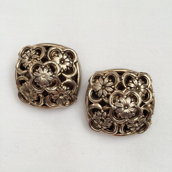 Vintage Cut Out Flower Design Clip Gold Tone Earr… - image 1