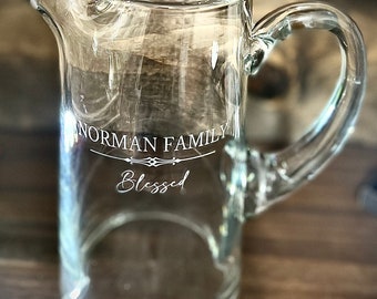 Jarra de cristal con nombre de familia de boda/jarra de limonada de cristal/jarra de cristal grabada/jarra de nombre de pareja grabada/jarra de cristal grabada