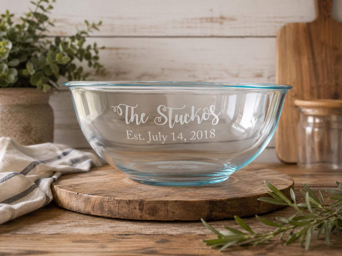 Personalisierte Glas-Rührschüssel | Salatschüssel mit Familiennamen | Graviertes Hochzeitsgeschenk | Einzugsgeschenk | Servierschüssel (4 l)