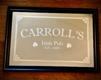 Personalisierter Irish Pub Spiegel mit schwarzem Rahmen|Personalisierter Bar Spiegel|Spiegel mit Gravur|Keltisches Design|24x36