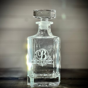 Aangepaste gegraveerde whisky karaf | Decanter met monogram | Whisky minnaar cadeau | Bourbon cadeau | Bruidsjonkers cadeau | Huwelijkscadeau | Whiskey cadeauset