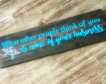 Hängende positive inspirierende Affirmation rustikales handbemaltes Holzschild, Holzwanddekor, Holzschild, bemaltes Schild
