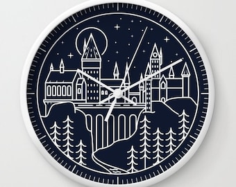 Fantasy Zauberhaftes Schloss Uhr • Magisches Schloss bei Nacht Wanduhr • Zauberwelt Nummerierte Wanduhr • Zaubererschule Kunst Wanddekor