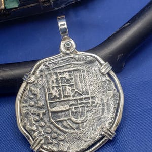 Large Men&#39;s 8 Reale Piece of Eight Colonial Atocha Shipwreck Pirate Coin Replica Pendant