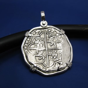 Very Large Men&#39;s 8 Reale Piece of Eight Colonial Shipwreck Atocha Coin Replica Pendant