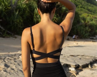 Square-Neck Black Sports Bra – Adjustable Straps, Crosscross Strap Detail, Supportive Wire-Free Activewear