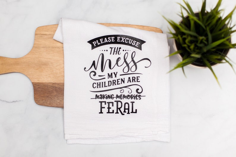 Please Excuse the Mess My Children are Feral Funny kitchen towel for Mother's Day gift, flour sack tea towel, gift for mom 画像 1