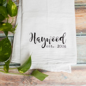 Custom Last Name Personalized Kitchen Towel Cotton flour sack tea towel for mother's day, housewarming gift, custom gift imagem 1