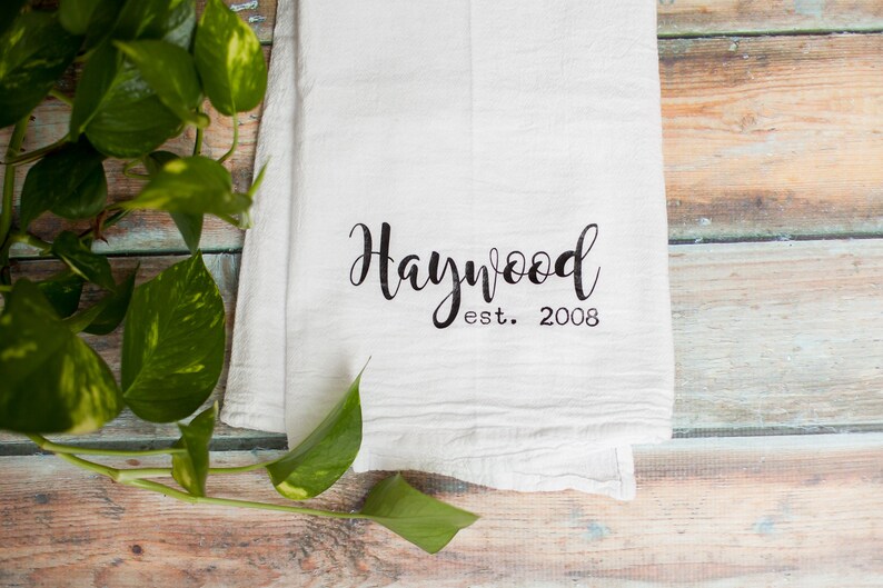 Custom Last Name Personalized Kitchen Towel Cotton flour sack tea towel for mother's day, housewarming gift, custom gift imagem 1