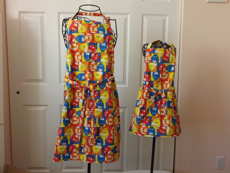 M/&Ms Mommy And Me Apron Sets