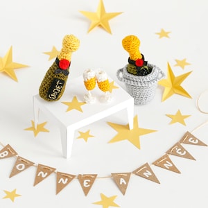 PDF Tutorial all&#39;uncinetto Bottiglia di champagne in miniatura • Tutorial sul set per la cena festiva all&#39;uncinetto (bottiglia, flute e secchiello)