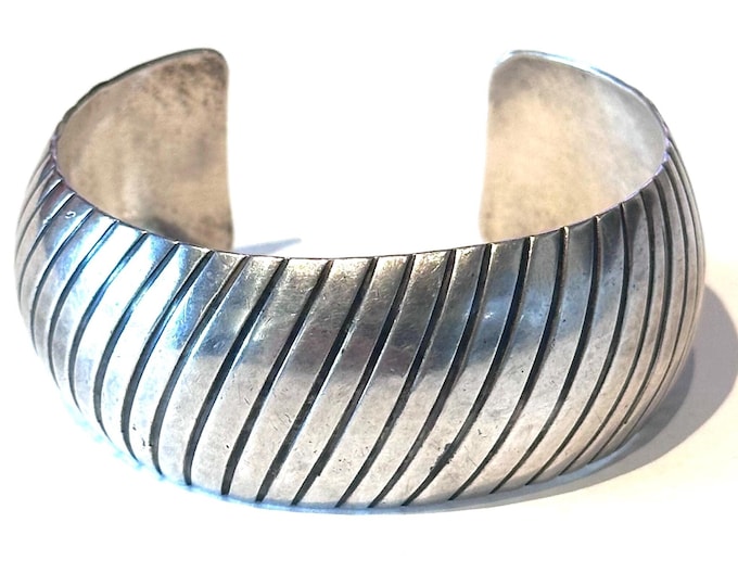 Vintage Navajo Harris Joe  Solid Sterling Silver Stamped Cuff Bracelet (B056)