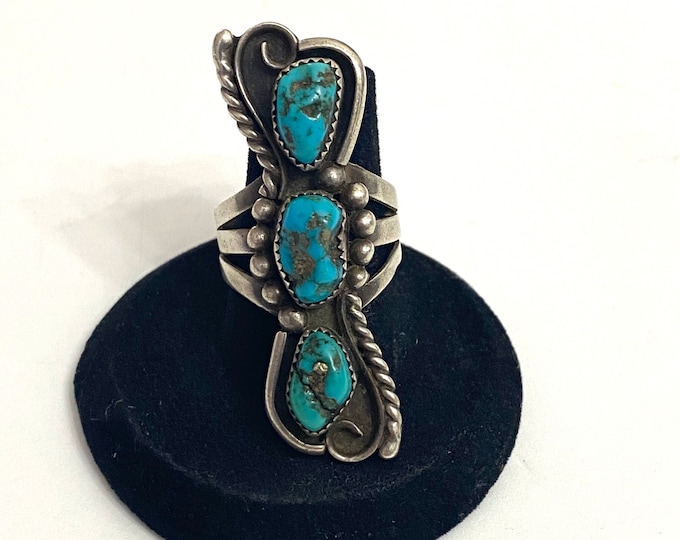Size 7.5 Vintage Native American Sterling Silver & Turquoise Ring.  A035