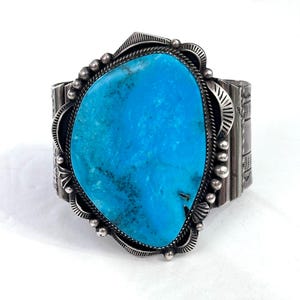 134 Gr. Vintage Navajo Solid Sterling Silver & Kingman Turquoise Cuff Bracelet By Herman Slinkey