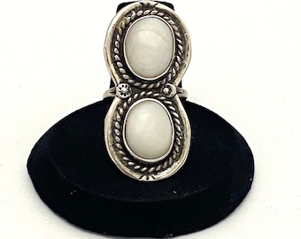 Size 7.25, Vintage Native American Sterling Silver Mother of Pearl Ring, A003
